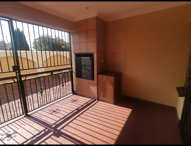 2 BEDROOM APARTMENT TO LET IN KENLEAF